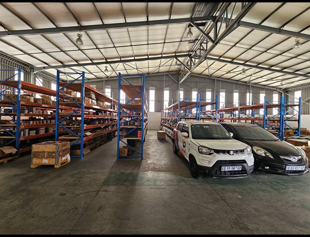 1,032M² WAREHOUSE TO LET IN NORTH RIDING